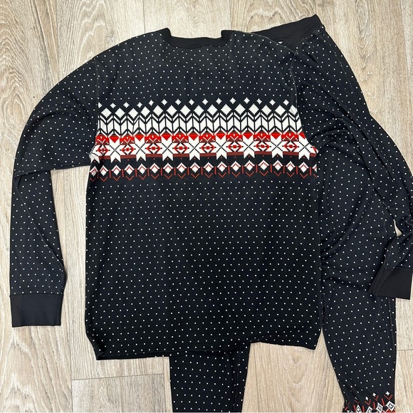 Hanna Andersson black, white & red snowflake pajama set - Picture 7 of 7